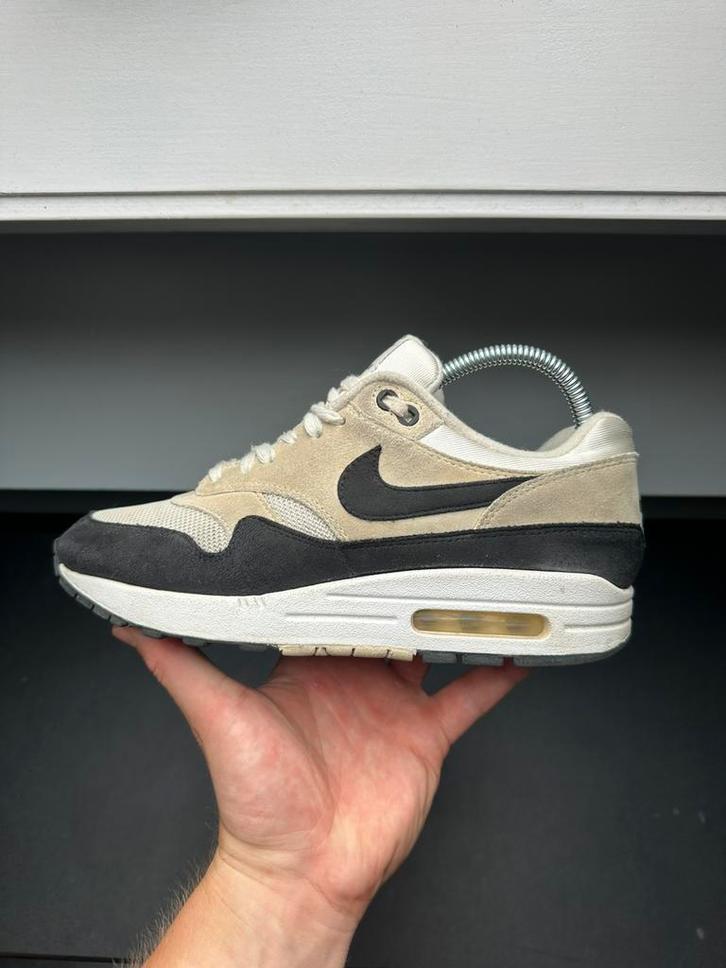 Nike Air Max 1 Sail Fossil / 40, Kleding | Heren, Schoenen, Zo goed als nieuw, Sneakers of Gympen, Overige kleuren, Ophalen of Verzenden