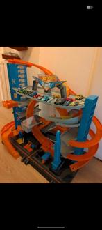 Hot Wheels Ultimate garage (haai)  incl autos, Ophalen, Hot Wheels, Racebaan, Gebruikt