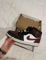 Nike air jordans Bordeaux, Kleding | Dames, Ophalen of Verzenden, Zo goed als nieuw, Rood, Sneakers of Gympen