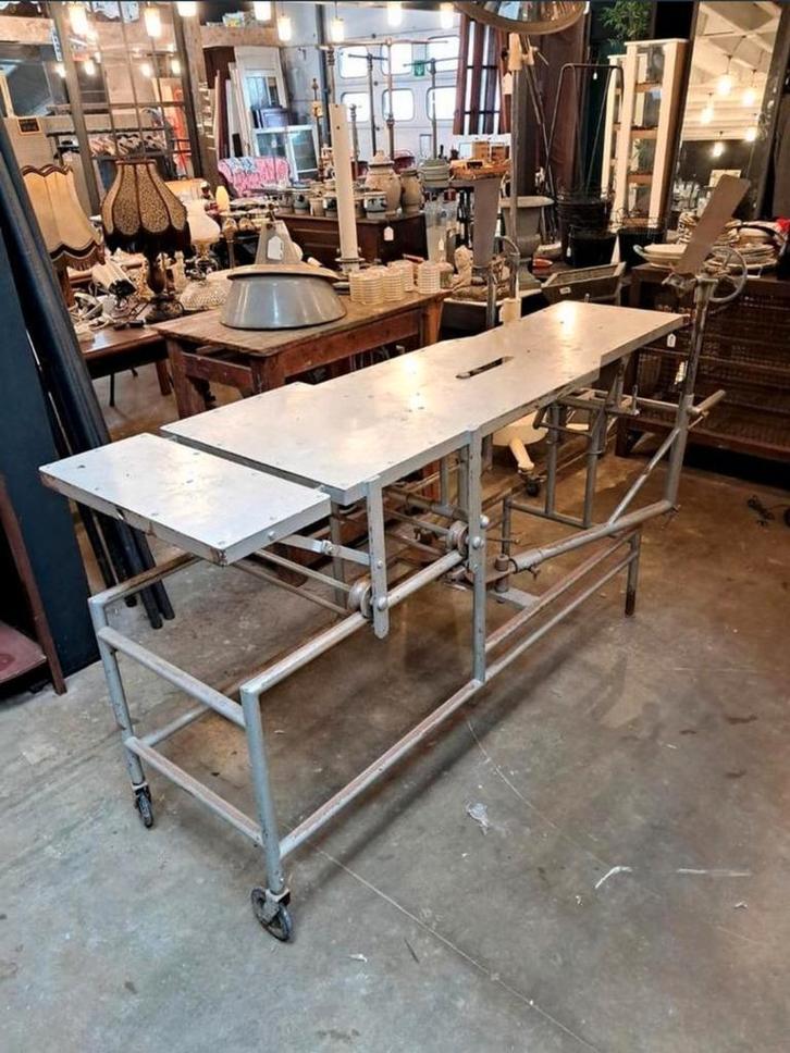 Antieke operatietafel 850€ nu korting voor slechts 595€, Antiek en Kunst, Curiosa en Brocante, Ophalen