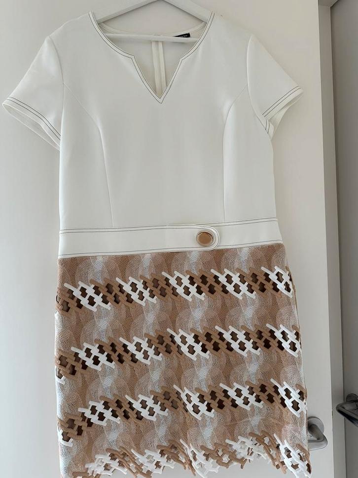 Caroline Biss mooie jurk maat 44, Kleding | Dames, Jurken, Zo goed als nieuw, Maat 42/44 (L), Beige, Verzenden
