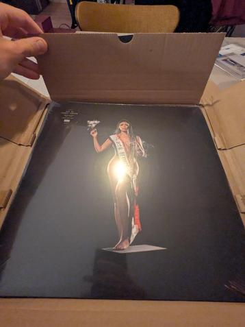 COWBOY CARTER LIMITED EDITION COVER VINYL (RED) beschikbaar voor biedingen