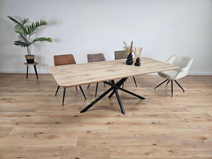 Eiken tafel met afgeronde hoeken, Huis en Inrichting, Tafels | Eettafels, Nieuw, Eikenhout