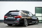 BMW 5-serie Touring 540d xDrive M-Sport ACC Panorama 360c Hu, Auto's, BMW, Automaat, Lichtsensor, Gebruikt, Euro 6