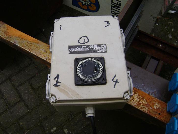 Stroom verdeelkast met timer en 4 uitgangen, Doe-het-zelf en Verbouw, Elektra en Kabels, Gebruikt, Overige typen, Ophalen of Verzenden