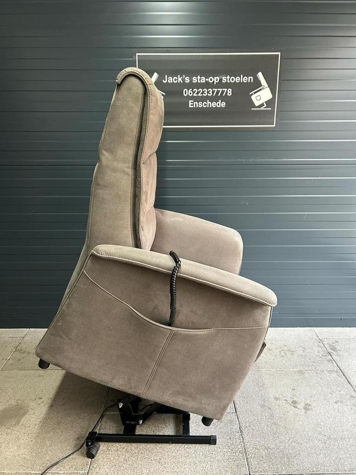 Sta op stoel merk cair, Huis en Inrichting, Fauteuils, Zo goed als nieuw, Leer, 50 tot 75 cm, Minder dan 75 cm, Ophalen of Verzenden