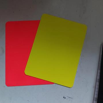 Rode / gele kaart beschikbaar voor biedingen
