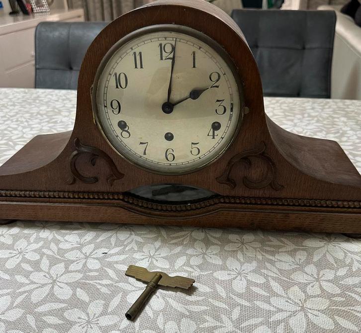 Goedwerkend vintage Kienzle mantelklok, Antiek en Kunst, Antiek | Klokken, Ophalen of Verzenden