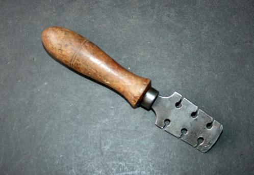 Zaagzetijzer zaagzetter met houten handgreep, Antiek en Kunst, Antiek | Gereedschap en Instrumenten, Ophalen of Verzenden