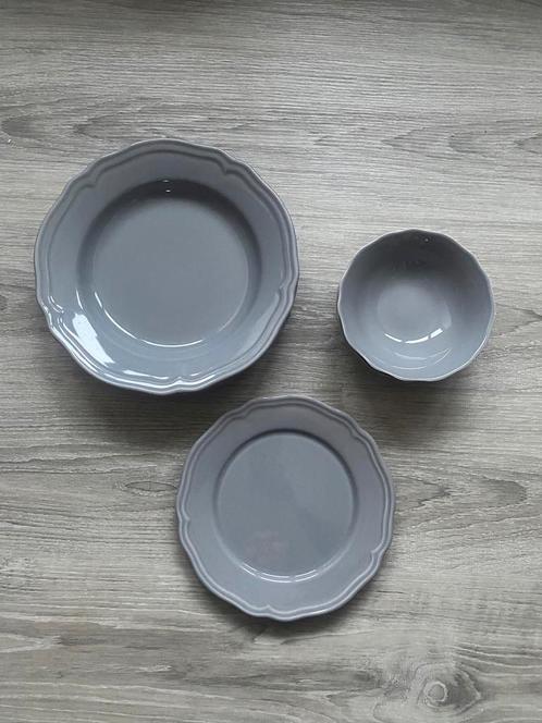 IKEA servies grijs, Huis en Inrichting, Keuken | Servies, Zo goed als nieuw, Bord(en), Overige stijlen, Verzenden
