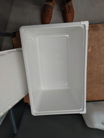 Plastic bak voor algot systeem beschikbaar voor biedingen