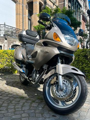 Honda Deauville 650  Leveren gratis .absolute topstaat  beschikbaar voor biedingen