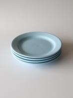 Set van 4 borden lichtblauw aardewerk vintage, Ophalen of Verzenden, Zo goed als nieuw, Bord(en), Overige stijlen