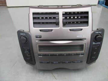 radio toyota  yaris  P 9....met CD speler beschikbaar voor biedingen