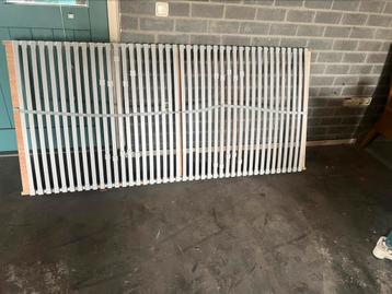 Vaste lattenbodem. In goede staat weinig gebruikt. beschikbaar voor biedingen