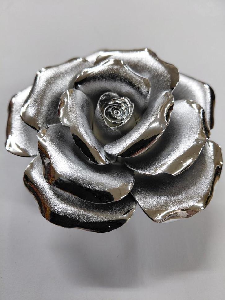 Set van 2 keramiek rozen, zilverkleurig, 9x9 cm, Verzamelen, Beelden en Beeldjes, Nieuw, Dier, Ophalen of Verzenden