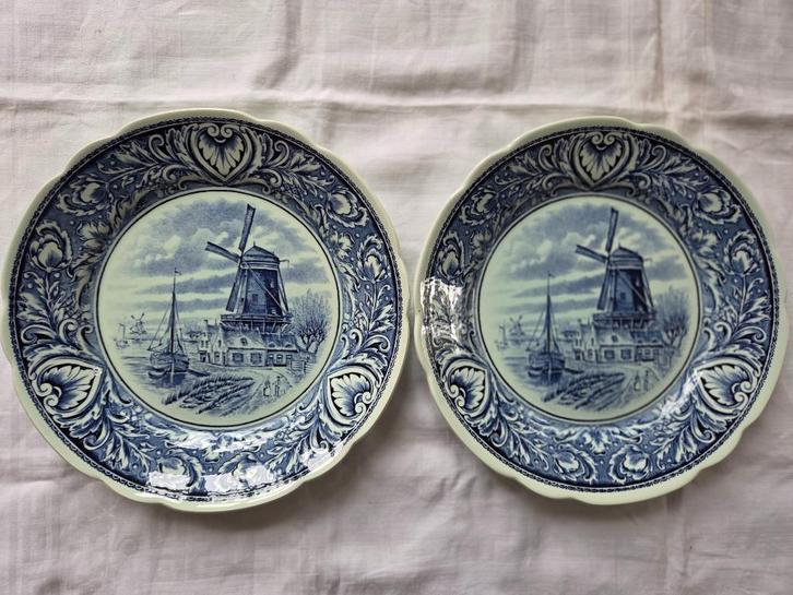 Boch delftsblauw wandbord (2x). motief molen met boot., Antiek en Kunst, Antiek | Wandborden en Tegels, Ophalen of Verzenden
