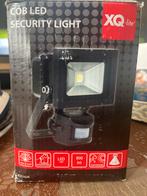XQ-lite LED beveiligingslamp met sensor, Tuin en Terras, Buitenverlichting, Ophalen, Minder dan 50 watt, Nieuw, Netvoeding