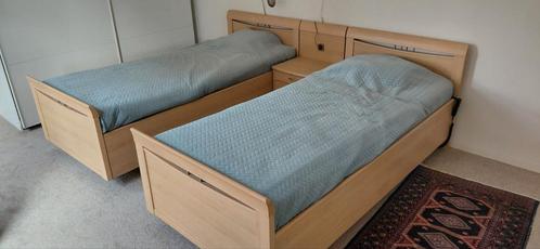 Twee bedden met electrisch verstelbare lattenbodem, Huis en Inrichting, Slaapkamer | Complete slaapkamers, Gebruikt, Tweepersoons