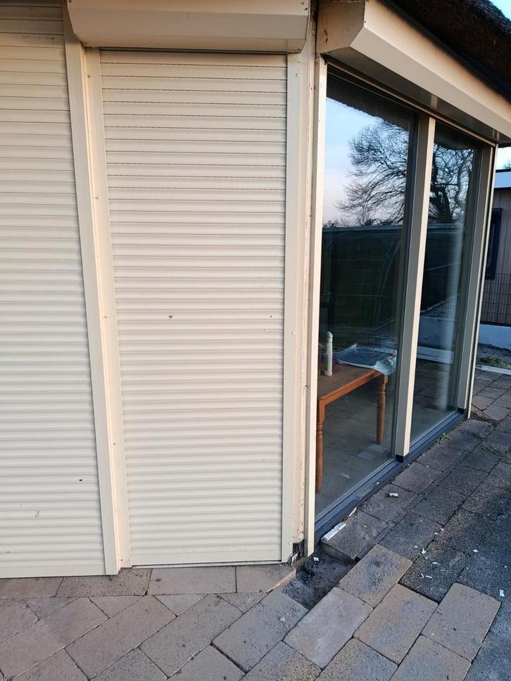 Elektrisch Rolluik - 82cm breed, 220cm hoog, Doe-het-zelf en Verbouw, Rolluiken, 200 cm of meer, Minder dan 100 cm, Crème of Beige