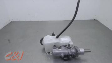 Hoofdremcilinder van een Volkswagen Transporter beschikbaar voor biedingen