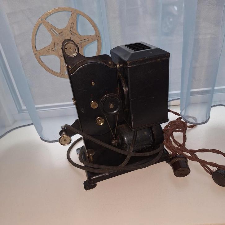 Kodascope Eight Model 40 filmprojector, Antiek en Kunst, Antiek | Tv's en Audio, Ophalen of Verzenden