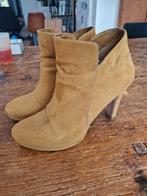 Tamaris Enkellaarsjes - Maat 38 - Okergeel, Tamaris, Geel, Lage of Enkellaarzen, Ophalen of Verzenden