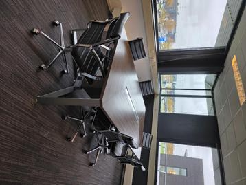 Mooie LAS mobili vergadertafel met 6 stoelen beschikbaar voor biedingen