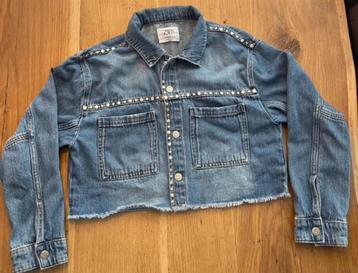 Kort spijkerjackje met studs (Zara, maat 164) beschikbaar voor biedingen