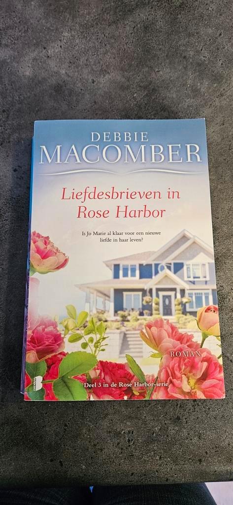 Debbie Macomber - Liefdesbrieven in Rose Harbor, Boeken, Romans, Zo goed als nieuw, Nederland, Ophalen of Verzenden