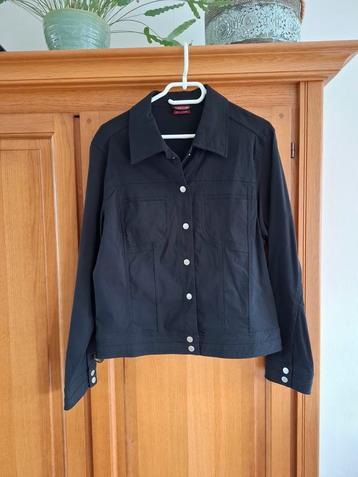 Zwart jasje beschikbaar voor biedingen