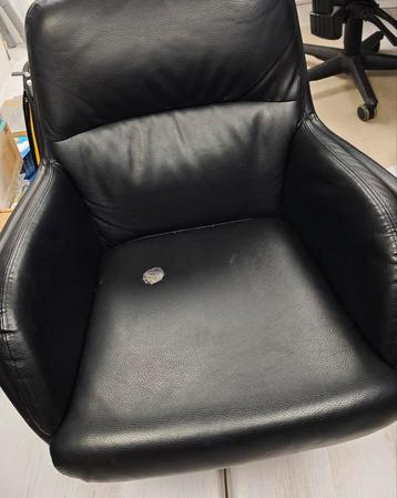 nette fauteuil moet zsm weg! beschikbaar voor biedingen