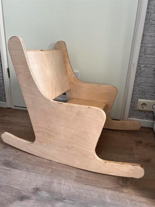 Heel leuk schommelstoeltje montossori natuurlijk hout, Kinderen en Baby's, Kinderstoelen, Zo goed als nieuw, Overige typen, Ophalen