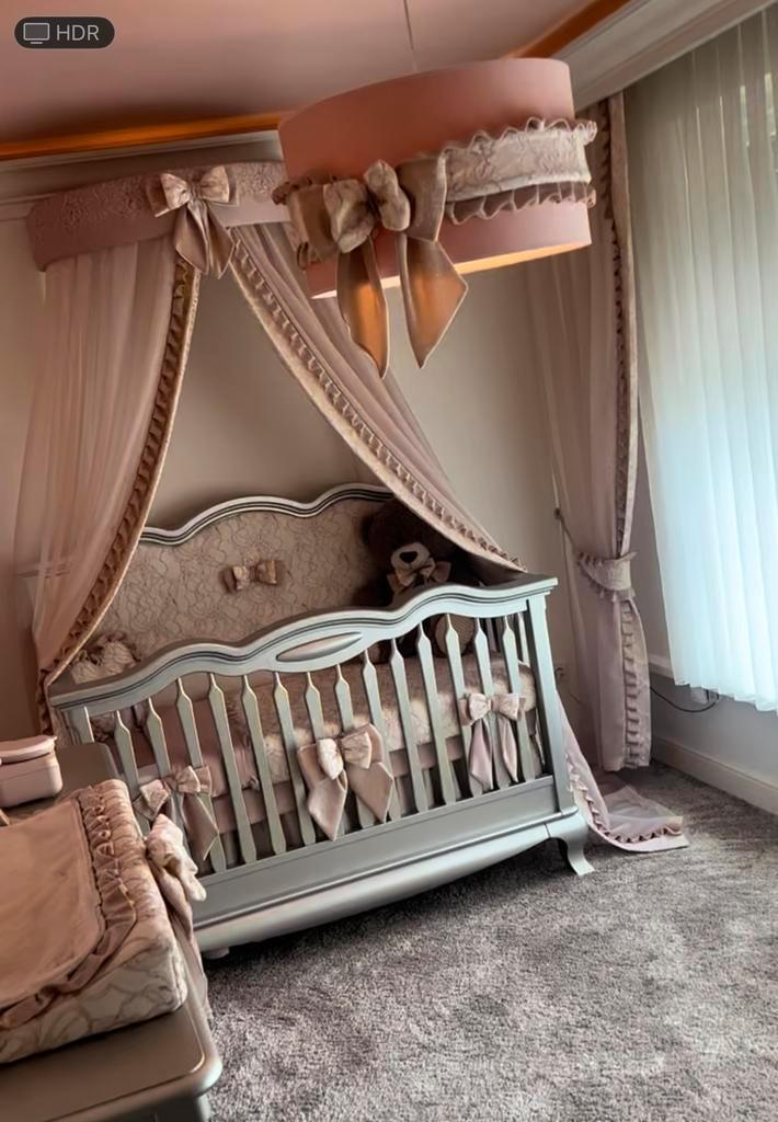 ROMINA babykamer champagne + diamanten knoppen & aankleding, Kinderen en Baby's, Kinderkamer | Complete kinderkamers, Zo goed als nieuw