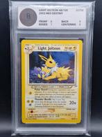 Light jolteon 2002 neo distiny #48 woetoe grading 8, Hobby en Vrije tijd, Verzamelkaartspellen | Pokémon, Verzenden, Zo goed als nieuw