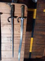 2 Franse Bajonetten WO1,  origineel, Verzamelen, Ophalen of Verzenden, Landmacht, Overige gebieden