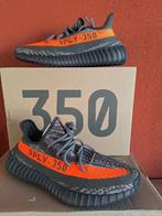 YEEZY BOOST 350 V2 "CARBON BELUGA" (2024) - maat 42 - nieuw!, Overige kleuren, Nieuw, Ophalen of Verzenden, Sneakers of Gympen