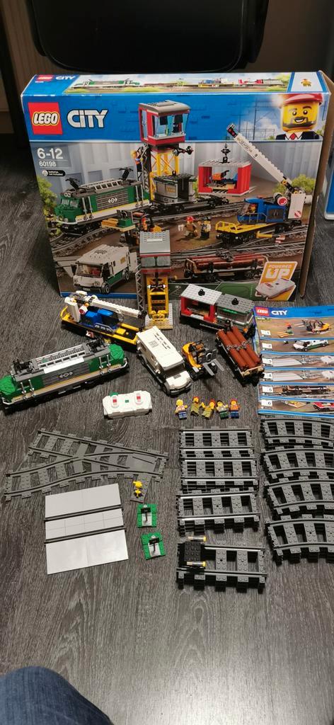 Lego City Treinbaan 60198 - Compleet met Boekjes en Poppetje, Kinderen en Baby's, Speelgoed | Duplo en Lego, Zo goed als nieuw