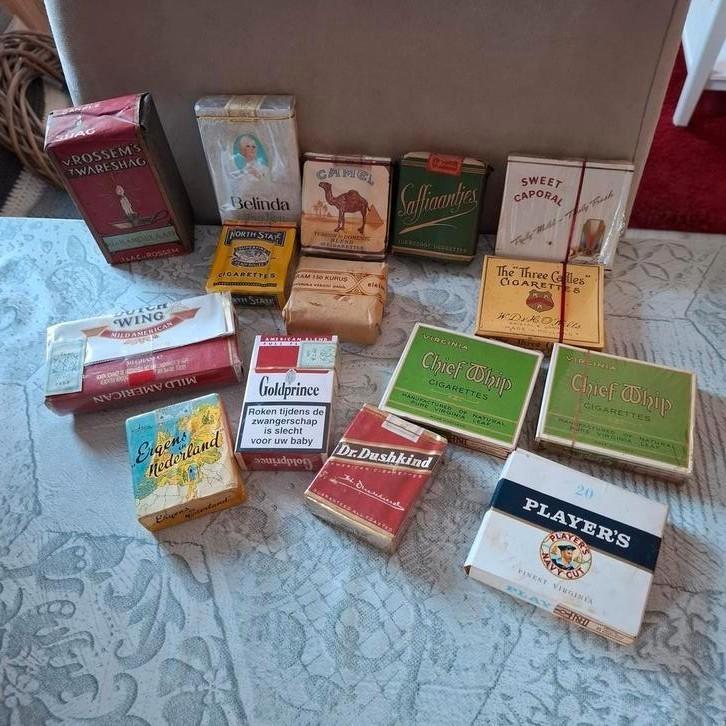 Verzameling oude pakjes sigaretten., Verzamelen, Rookartikelen, Aanstekers en Luciferdoosjes, Ophalen of Verzenden