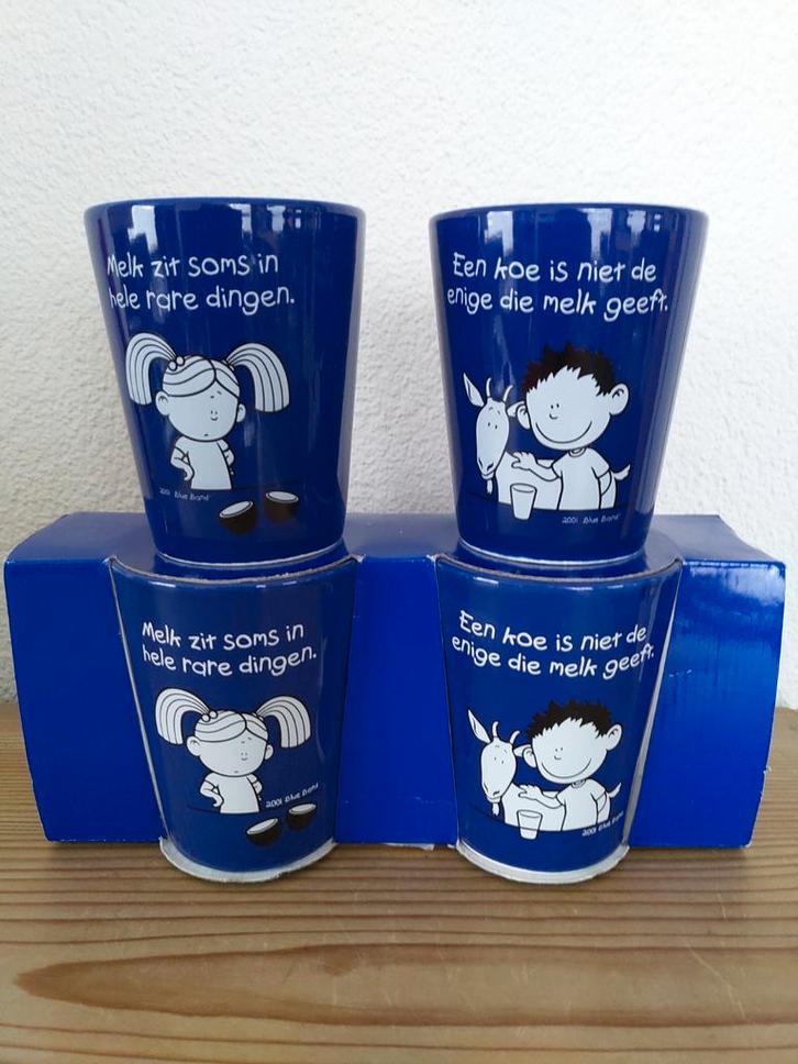 Blue Band Melkbekers 2001 - Set van 4, Huis en Inrichting, Keuken | Servies, Zo goed als nieuw, Glas of Glazen, Overige stijlen