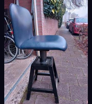 ROBUUSTE STABIELE BARKRUKKEN MET TERUGVEERSYSTEEM 4 STUKS... beschikbaar voor biedingen