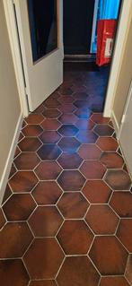 Hexagon vloertegels, rood/bruin., Ophalen, Gebruikt, Keramiek, 5 tot 10 m²