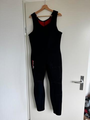 Mouwloos wetsuit beschikbaar voor biedingen