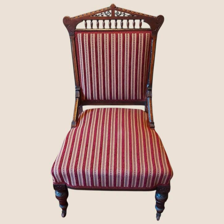 Victoriaanse Notenhouten Stoel met Gestreepte Bekleding, Antiek en Kunst, Antiek | Meubels | Stoelen en Banken, Ophalen of Verzenden