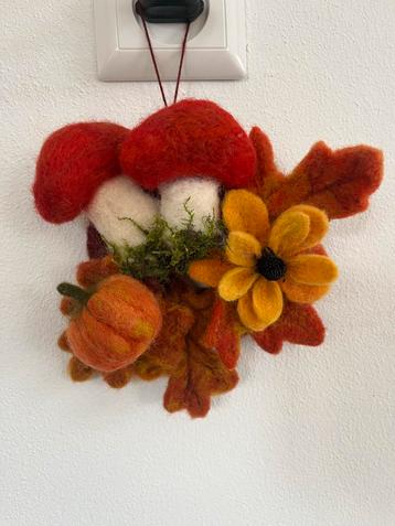 Naaldvilt Herfstdecoratie beschikbaar voor biedingen