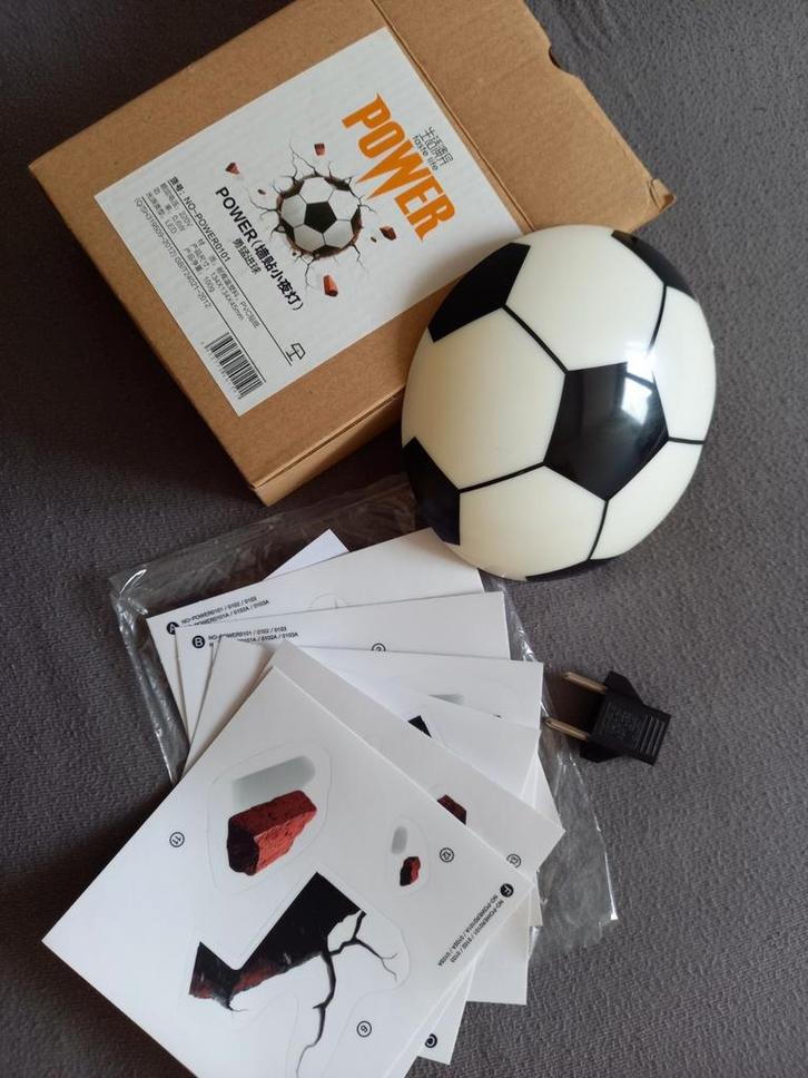 Mooi voetbal nachtlampje / lampje met muurstickers, Nieuw!, Kinderen en Baby's, Kinderkamer | Inrichting en Decoratie, Nieuw, Ophalen of Verzenden