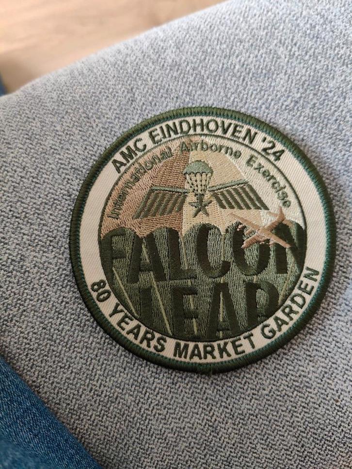 AMC Eindhoven '24 Falcon Leap Patch, Verzamelen, Militaria | Algemeen, Luchtmacht, Embleem of Badge, Nederland, Ophalen of Verzenden