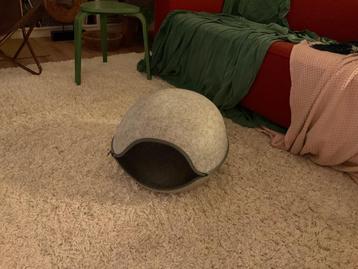 Grijze kattenmand beschikbaar voor biedingen