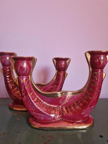 Set vintage franse kandelaars - bordeauxrood & goud beschikbaar voor biedingen