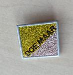 Doe Maar logo broche, Verzamelen, Gebruikt, Niet vindbaar, Niet vindbaar, Speldje of Pin